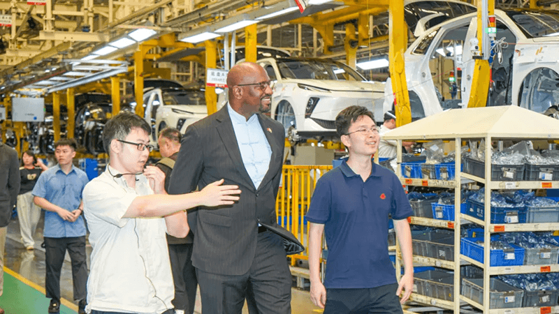 Ambassador of Grenada to China Visits DFLZM Cross-border E-commerce Accelerates DFLZM's Smart ( (12)