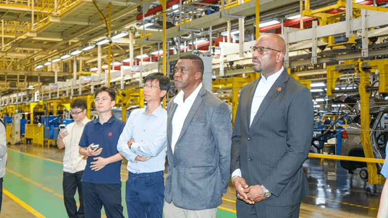 Ambassador of Grenada to China Visits DFLZM Cross-border E-commerce Accelerates DFLZM's Smart ( (3)