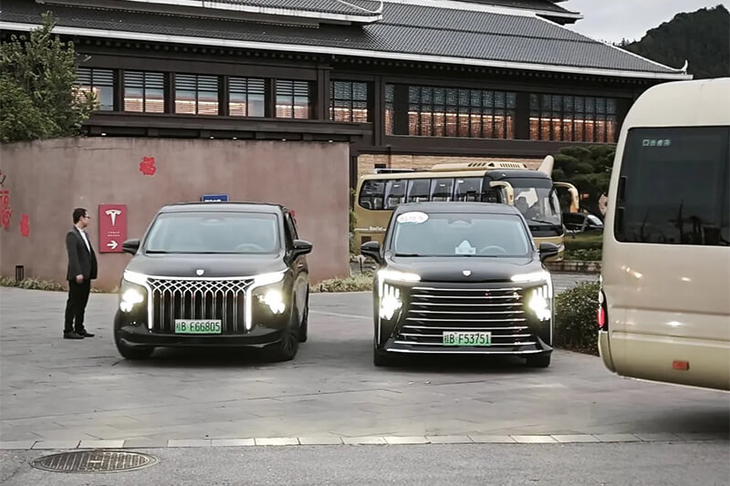 Ang V9 sa Dongfeng Liuzhou Motor Co., Ltd. Nagpanalipod sa Nasudnong On-site nga Komperensya sa Pagpalambo sa Kusgan nga Pagbati sa Komunidad para sa Nasod nga Tsino sa mga Awtonomong Kondado (Mga Banner) (4)