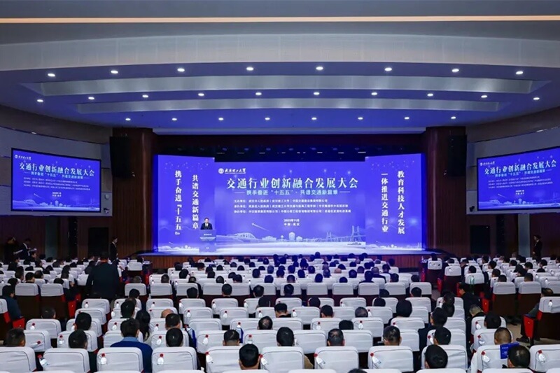 Forthing Escorts Wuhan University of Technology's Transportation Summit; V9 and S7 Shine on China's Transportation Innovation Stage (2)