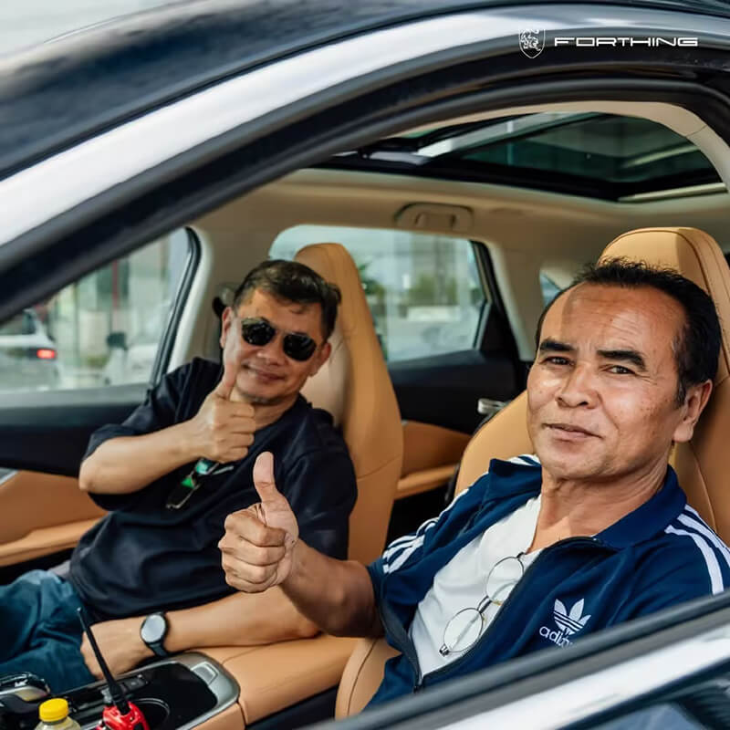 Forthing Friday Media Test Drive Concludes Successfully in Thailand, Showcasing REEV Excellence from Bangkok to Pattaya (11)