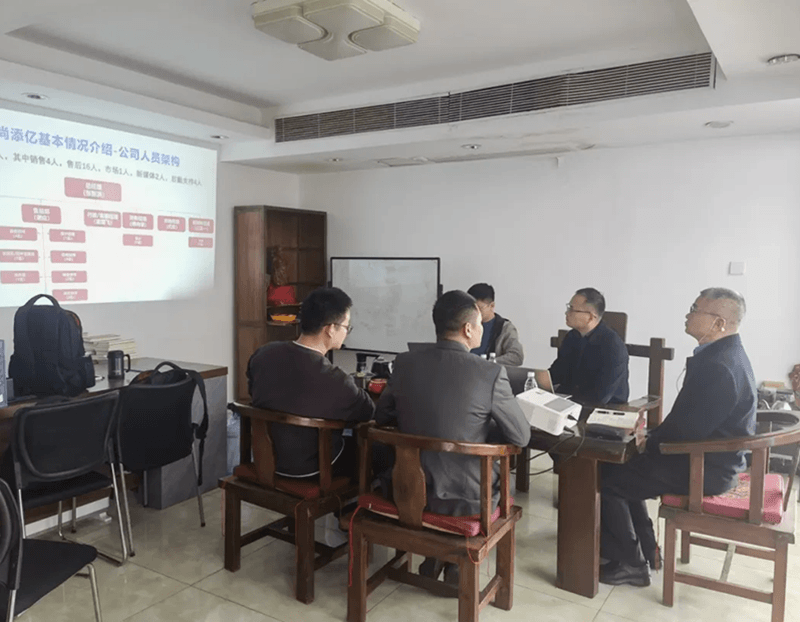 Leiders van DFLZM gaan naar de frontlinie om naar echte feedback te luisteren (3)