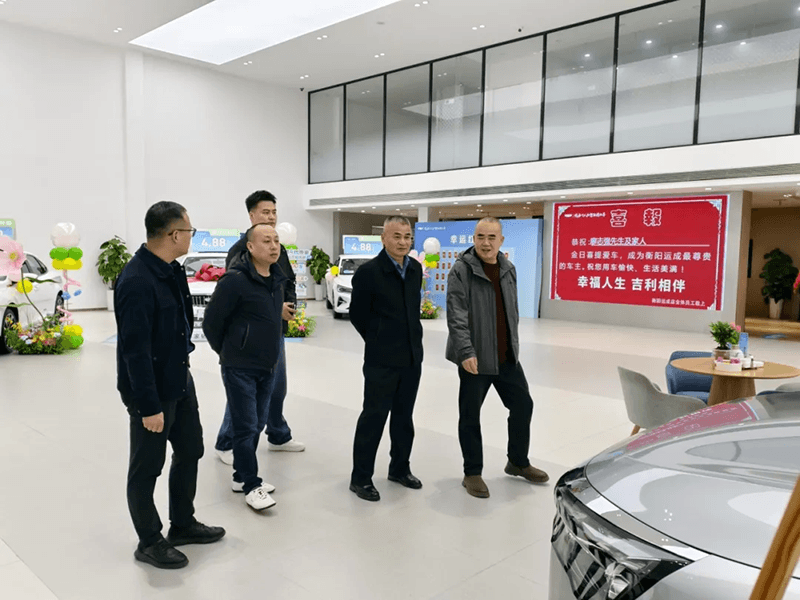 Leiders van DFLZM gaan naar de frontlinie om naar oprechte feedback te luisteren (5)